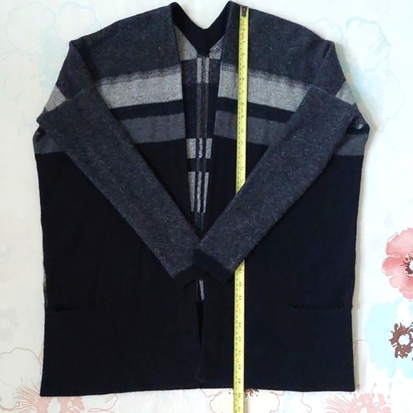 Vince. Wool blended with cashmere oversize cardigan - Picture 16 of 16